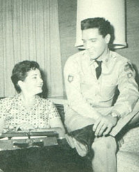  Marilyn Beck and Elvis Presley in 1960. 