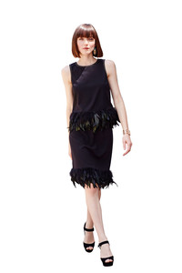  Nicole Miller's little black dress trimmed with feathers has a Victorian vibe. 
