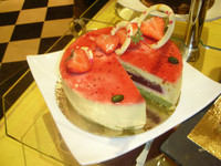  Cuisine that includes this dessert at Le Clusius Restaurant in Arras, Pas-de-Calais, is one reason why this area is attracting the attention of visitors to France. Photo courtesy of Beverly Mann. 