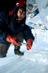 Professional ice sculptors from Harbin, China, create holiday ICE! attractions at Gaylord Resorts in Tennessee, Texas, Florida and Washington, D.C. Photo courtesy of Gaylord Resorts.