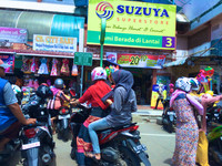  Women riding mopeds is a common sight around the marketplace in Banda Aceh, Indonesia. Photo courtesy of Tim Carl.  