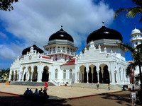  The Baiturrahman Grand Mosque is located in the heart of Banda Aceh, Indonesia. Photo courtesy of Tim Carl. 