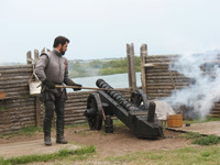  A costumed interpreter at the Fountain of Youth in St. Augustine, Fla., demonstrates how early Spanish settlers used cannons to fight their enemies. Photo courtesy of Glenda Winders. 