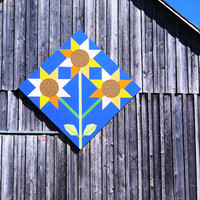  A quilt block with a sunflower design adorns a barn in Oregon's Tualatin Valley. Photo courtesy of Victor Block. 