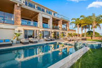  Rambla Villa in Malibu provides an option to a hotel stay for a Southern California vacation. Photo courtesy of Villas of Distinction. 