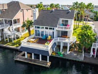  Instead of a hotel for a Texas holiday, a dockside home in Galveston can serve as a family's base of operations. Photo courtesy of VRBO. 