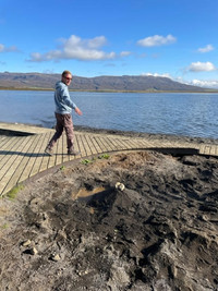  Nice Travel guide, David Jaron, explains how geothermal baking happens on a Golden Tour in Iceland. Photo courtesy of Lesley Frederikson. 