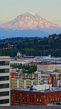  Mount Rainier towers over Tacoma, Washington. Photo courtesy of Jim Farber. 