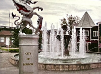 . A statue in Lake Havasu, Arizona, reminds visitors of London Bridge's English heritage. Photo courtesy of Bill Neely. 