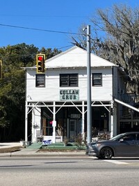 The Gullah Grub Cafe is an excellent place to sample local food on St. Helena Island in South Carolina. Photo courtesy of Bill Neely.