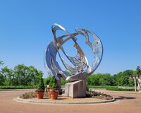  A sculpture titled "Catalyst" by Indianapolis artist Beverly Stucker Precious graces the lawn in front of the Minnetrista Museum and Gardens in Muncie, Indiana. Photo courtesy of Carmen Zermeno. 