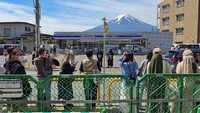 Barriers around some of the best places for photographs of Mount Fuji are meant to keep big crowds away. Photo courtesy of Naruto4836/Dreamstime.com.