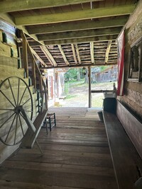 The Batson Dogtrot House in historic Collinsville, Tennessee, represents a showplace house owned by wealthy tobacco farmers in 1855 with a "dogtrot" through its center to provide natural ventilation. Photo courtesy of Alison Ramsey.