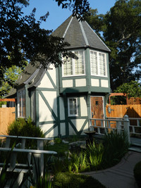 . The Wine Valley Inn Cottages in Solvang, Calif., provide excellent accommodations for visitors to the Bacon and Barrels festival in nearby Los Olivos. Photo courtesy of John Blanchette.