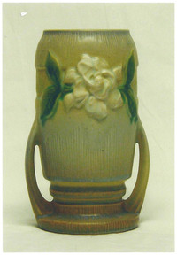  Roseville Pottery Co. was founded in 1890. 