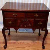  Queen Anne lowboy is a 20th-century reproduction. 