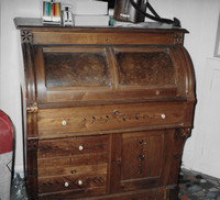  Cylinder desk was made in the Victorian era. 
