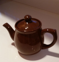  Tea brewed in Brown Betty teapots created fragrant hot tea. 