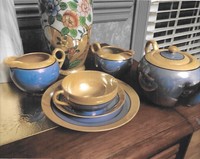  Lusterware porcelain was made in Japan. 