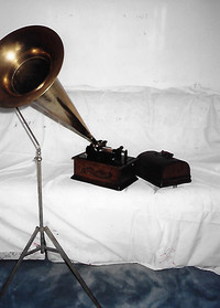  Thomas A. Edison phonograph was made in Orange, New Jersey. 