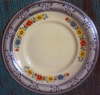 Sebring Pottery Co. was located in Ohio from 1887 to 1948.