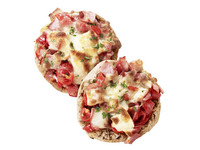  Gourmet English muffin pizzas can be a nutritious homemade alternative to takeout pizza. 