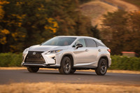  The RX 350 is a head turner with its slashing style and dour demeanor. 