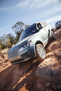  The Range Rover Sport Td6 packs fuel economy with prestige. 