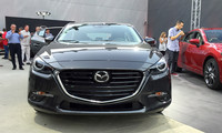  The Mazda3 face gets a "defragmentation thematic." 