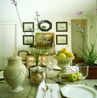  Carefully composed wall arrangement is a key decorative element in a relaxed, inviting dining room. Photo: Lizzie Himmel. Courtesy W.W. Norton 