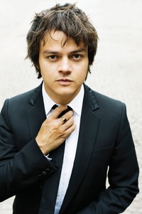  Jamie Cullum, a famous jazz-oriented artist, released a new album called &quot;The Pursuit&quot; and is currently touring across North America. Cullum has several musical inspirations from different genres. 
